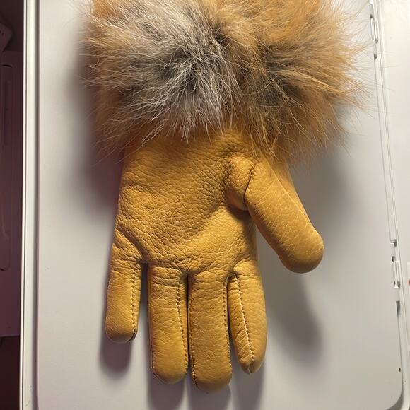 Exquisitely Beaded Tan Premium Buffalo Hide Gloves with Buffalo Fur Trim. OS - Picture 7 of 9